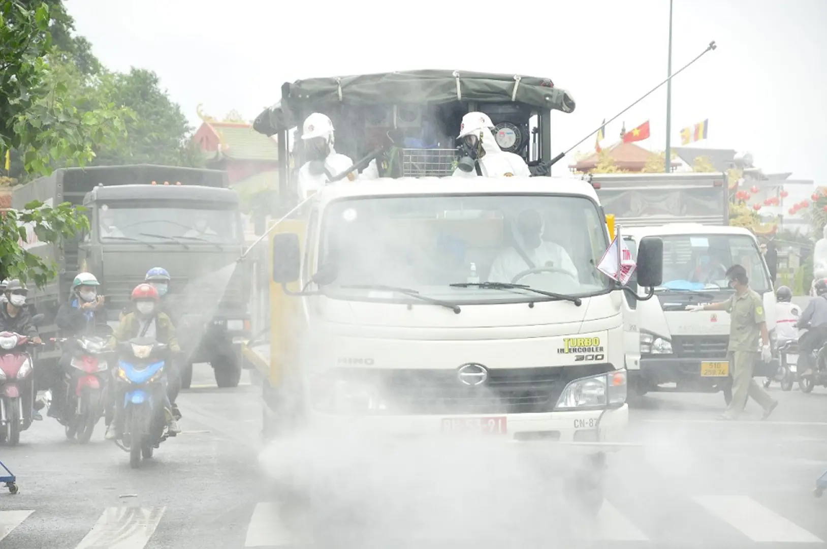 Bộ Tư lệnh TP Hồ Chí Minh tiến hành tiêu độc, khử khuẩn Covid-19 trên diện rộng