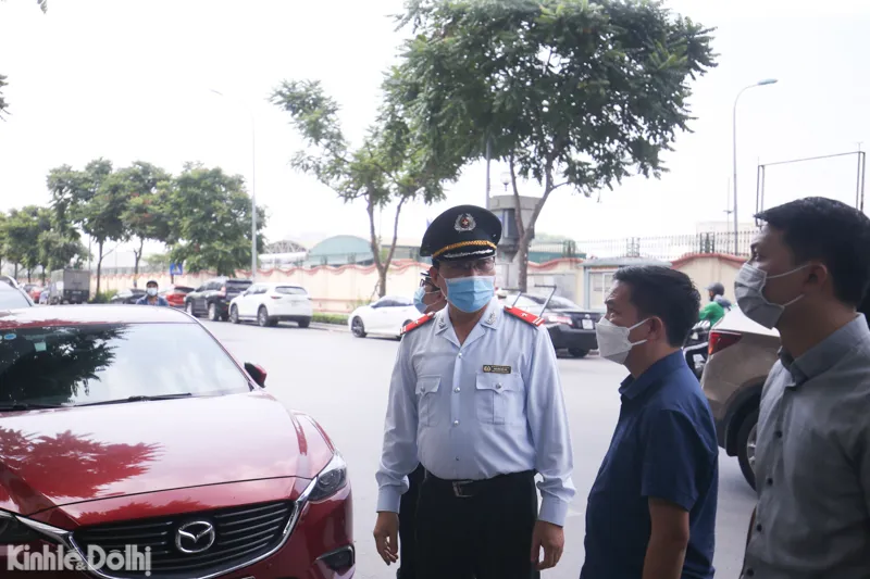 Đoàn thanh tra, kiểm tra Sở VH&TT Hà Nội lập biên bản hàng chục biển vi phạm hoạt động quảng cáo