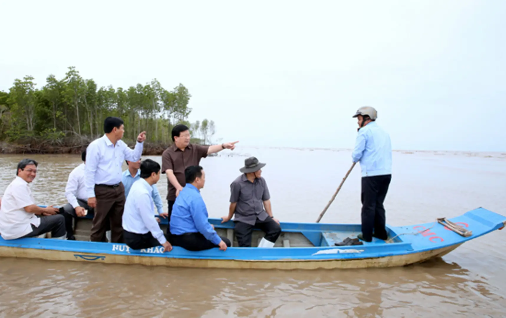 Phó Thủ tướng kiểm tra tình hình sạt lở, xâm thực bờ biển