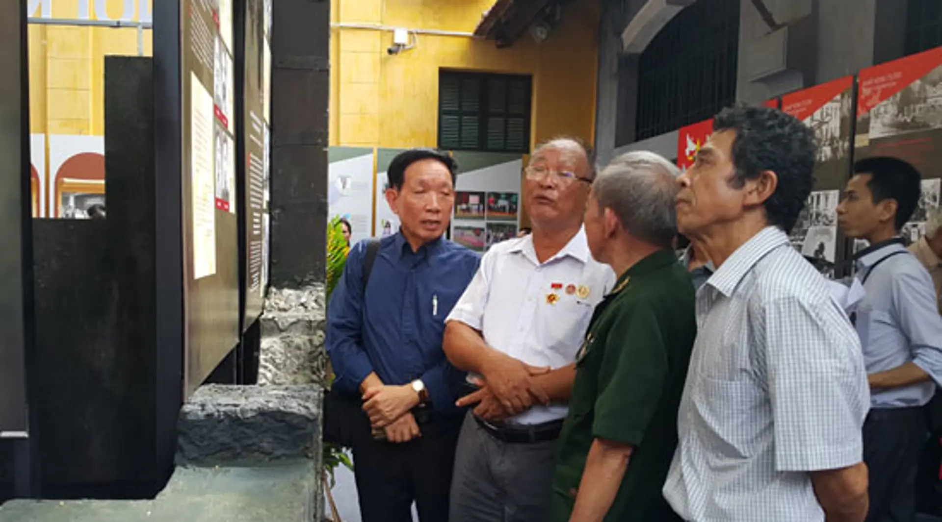 Trưng bày chuyên đề “Thép nơi ngục lửa”