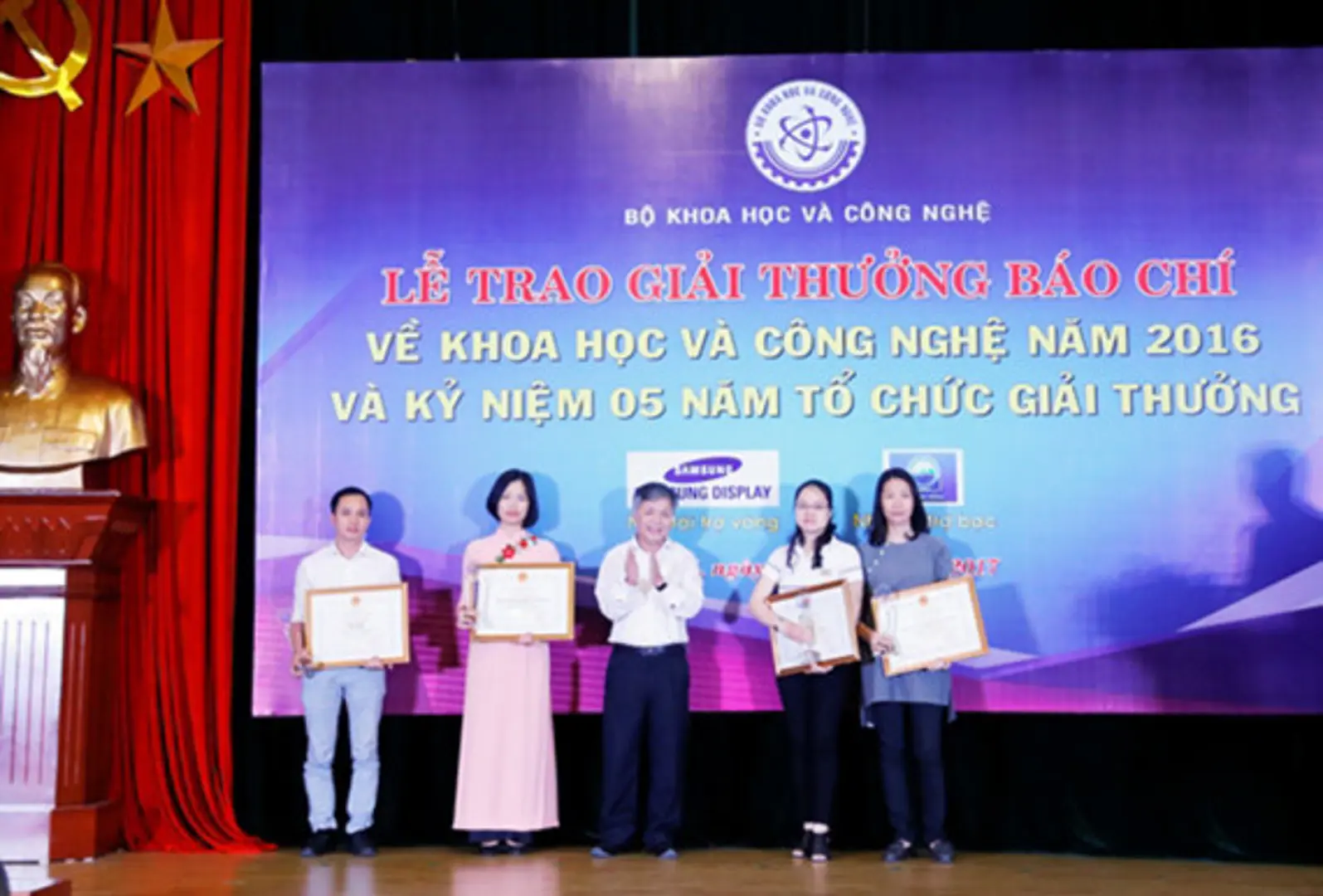 Trao giải thưởng báo chí về khoa học và công nghệ năm 2016