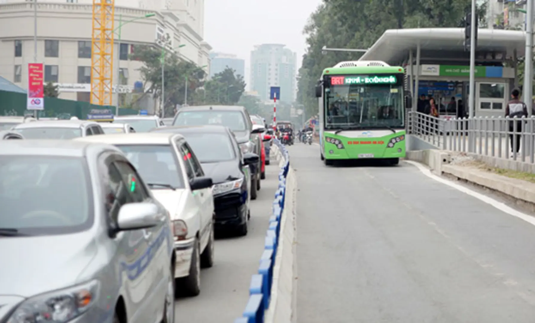 Hà Nội – nghiên cứu thí điểm cho xe buýt đi vào làn đường BRT