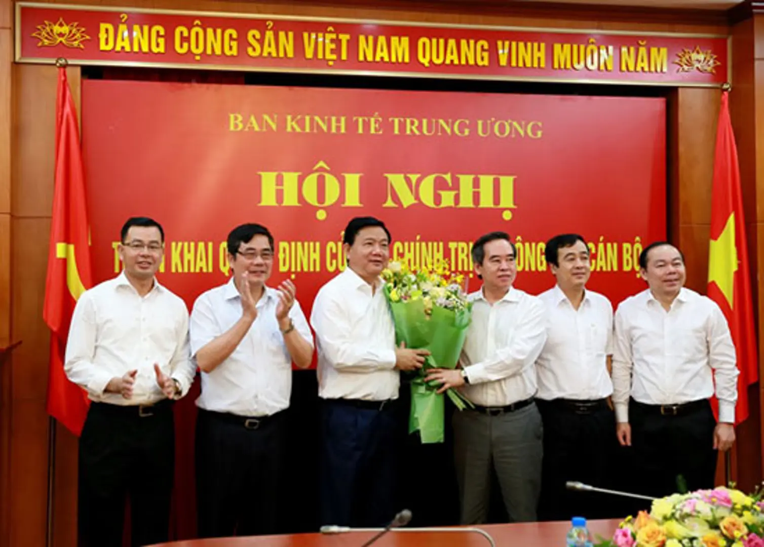 Ban Kinh tế Trung ương: Triển khai quyết định của Bộ Chính trị về công tác cán bộ