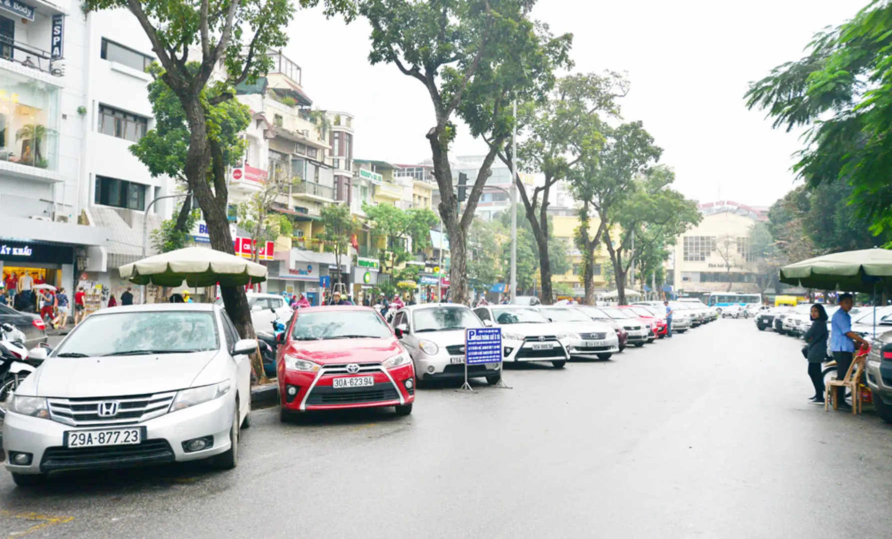 Bố trí thêm điểm đỗ xe trên lòng đường: Phương án khả thi cho giao thông đô thị