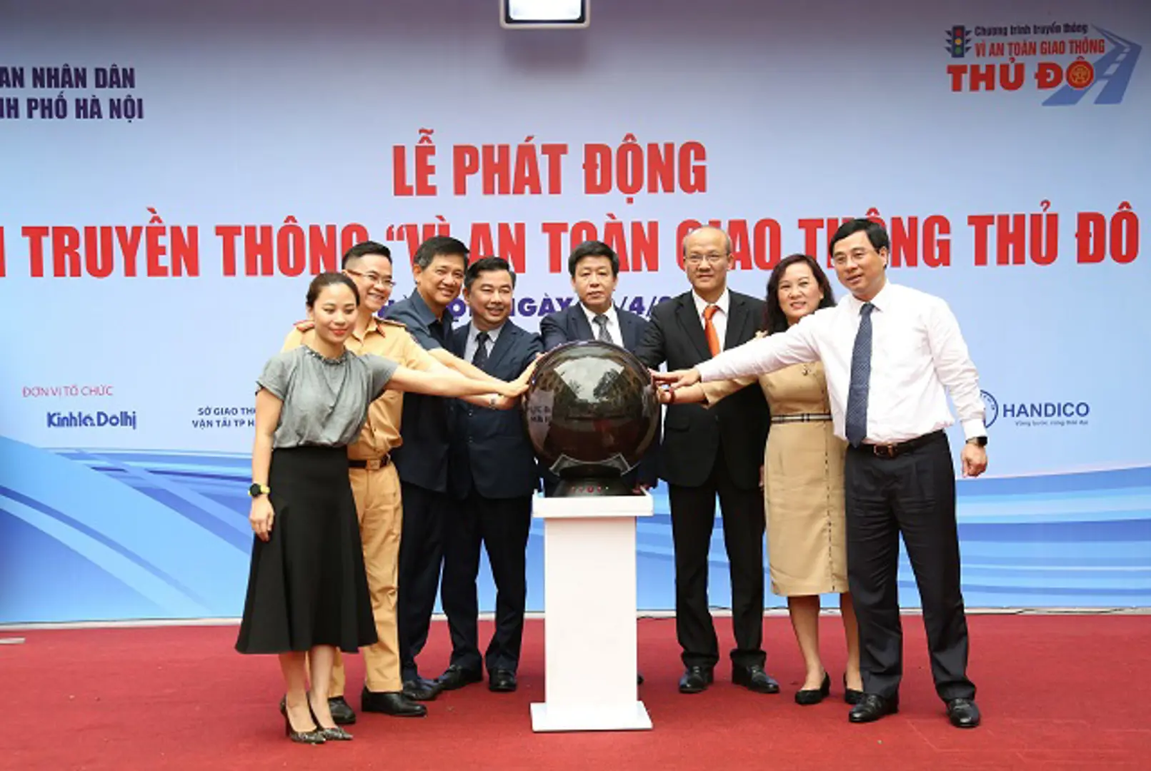 Phát động Chương trình truyền thông “Vì an toàn giao thông Thủ đô” năm 2021