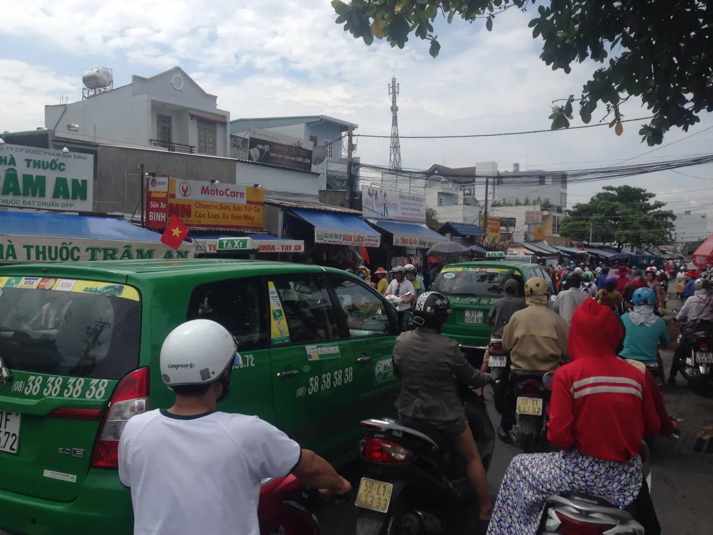 Cửa ngõ phía Đông TP. Hồ Chí Minh: Xe đông, di chuyển chậm