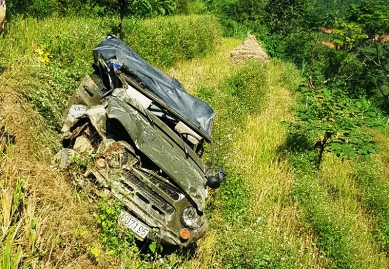 Ô tô lao xuống vực ở Hà Giang, 3 người chết, 4 người bị thương