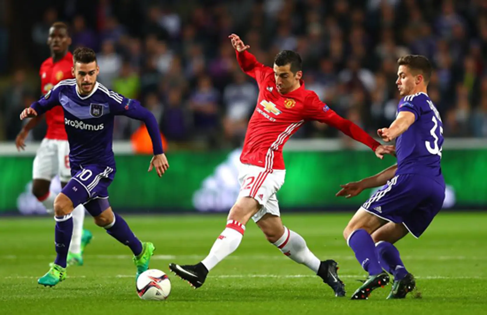 Man United đánh rơi chiến thắng trên sân Anderlecht