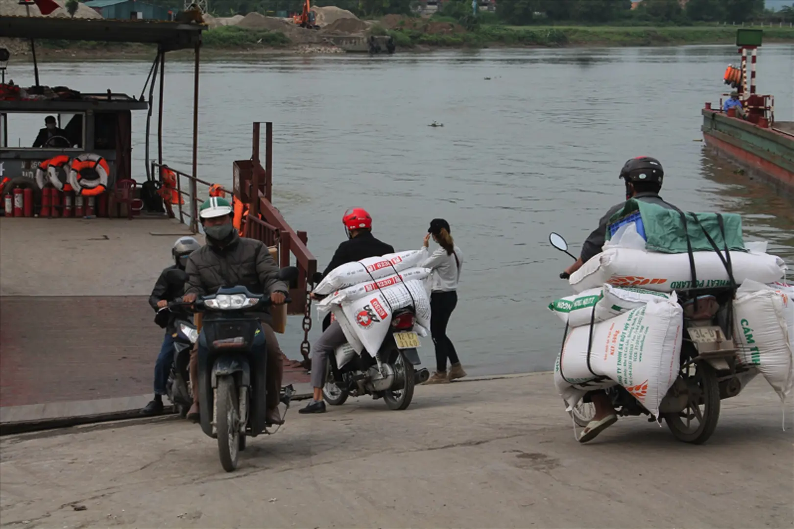 Hải Dương: Bến phà, bến khách ngang sông được phép hoạt động trở lại