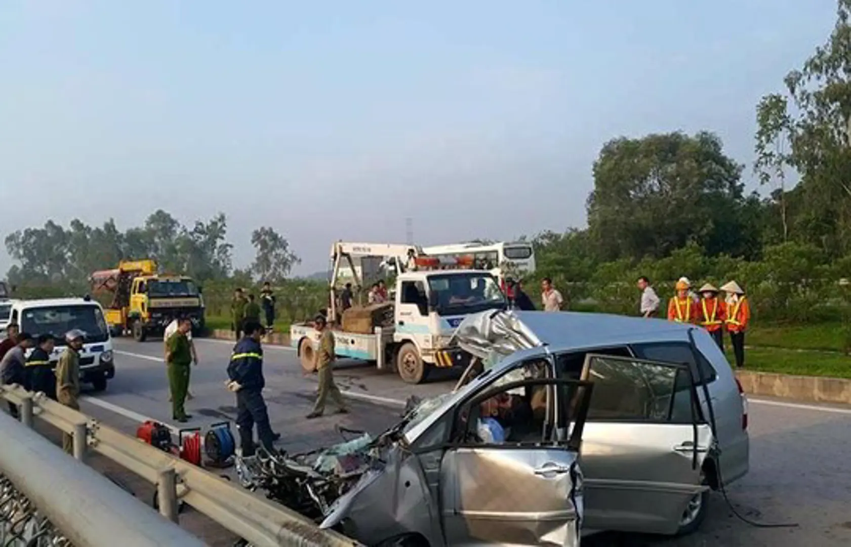 Điều tra, làm rõ vụ TNGT trên cao tốc Hà Nội - Thái Nguyên