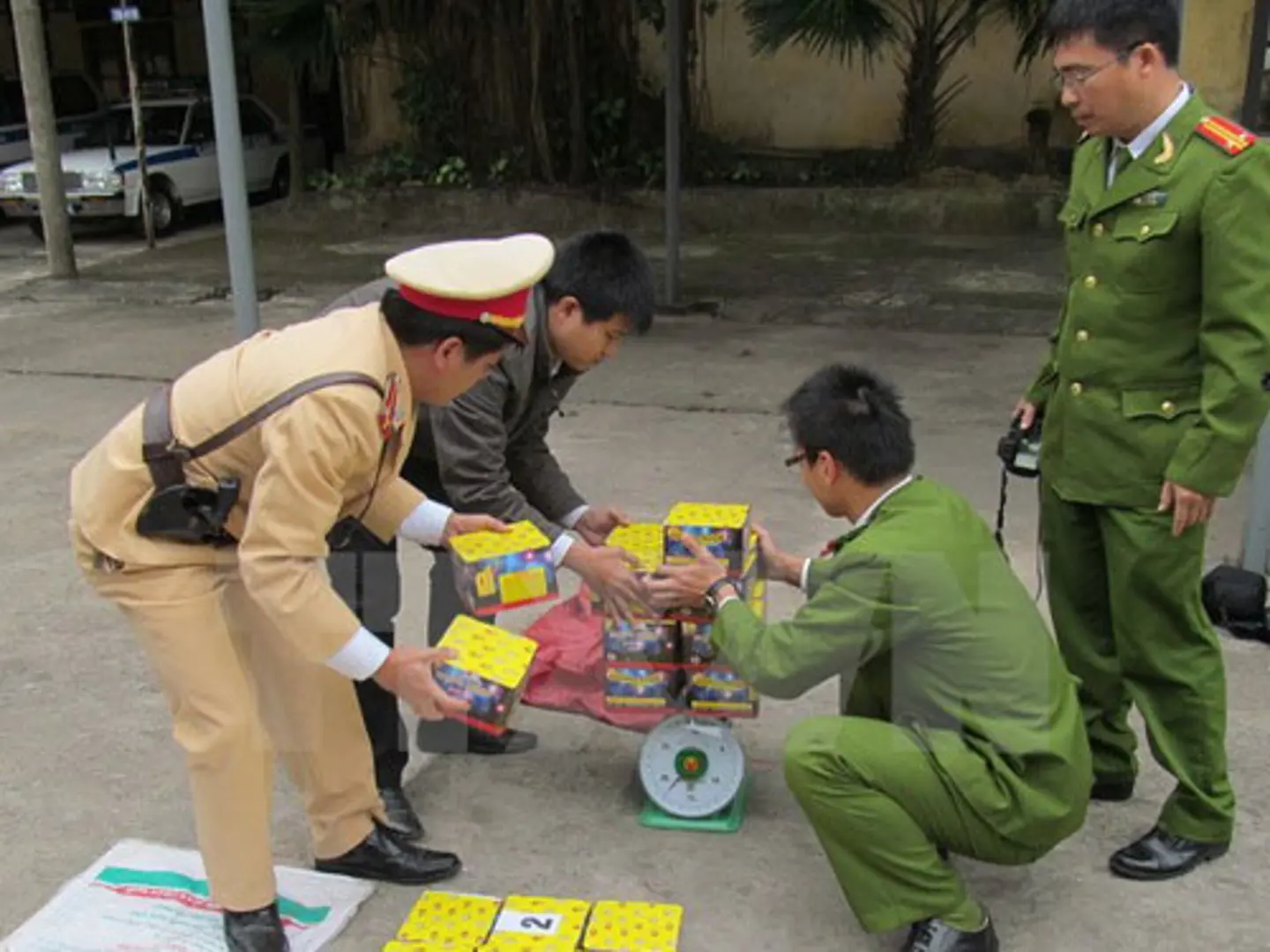 Bắt đối tượng vận chuyển pháo lậu từ Campuchia về Việt Nam