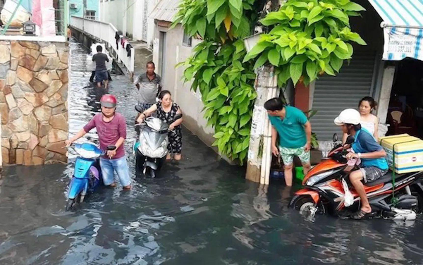 TP Hồ Chí Minh: Dự án Cải thiện môi trường nước bị phản ánh làm hư hỏng đường