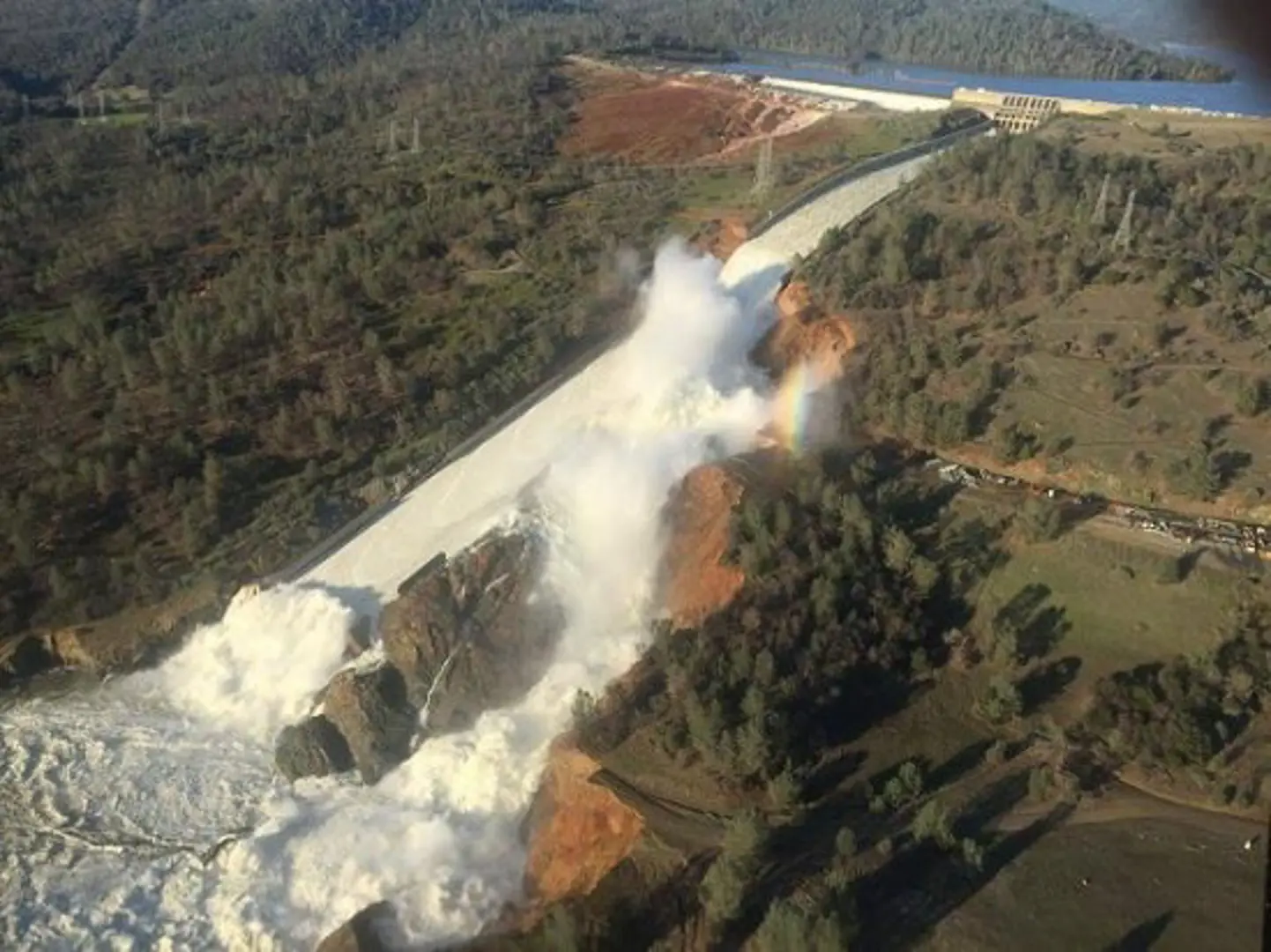 Mỹ: Người dân California sơ tán, vì lo vỡ đê