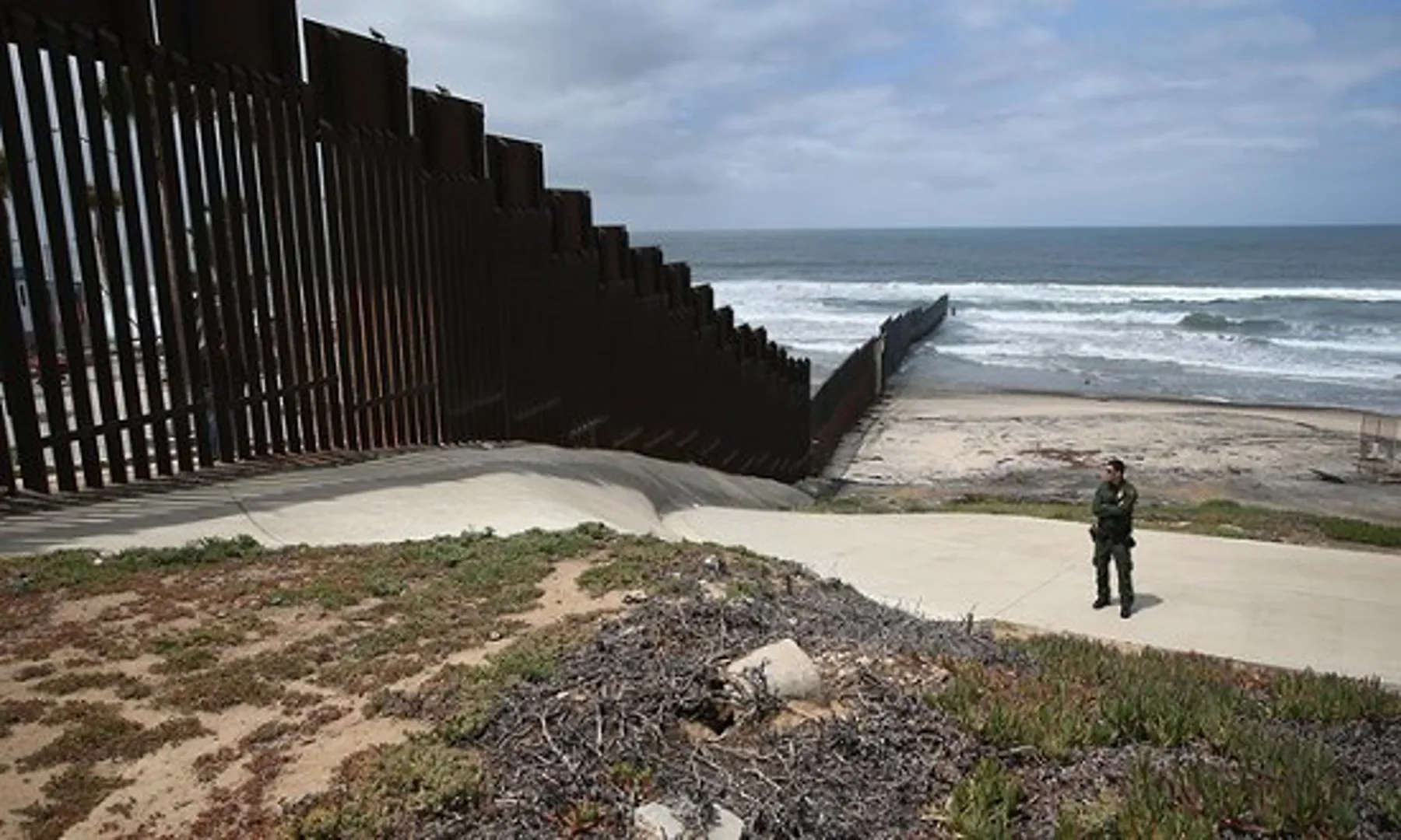 Ông Trump: Mexico phải hoàn tiền xây tường ngăn biên giới