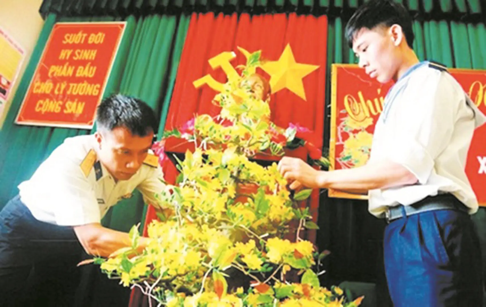 Cánh buồm - mùa Xuân và người lính biển