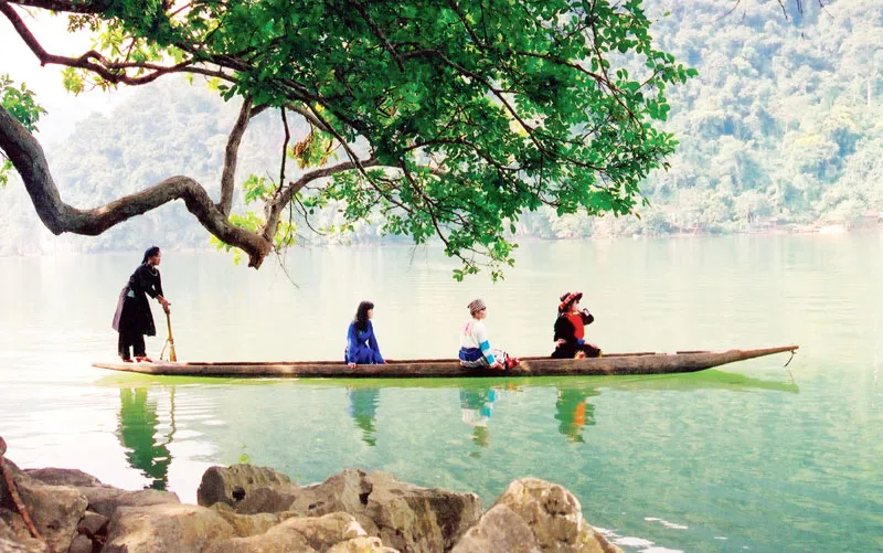 Lãng đãng ngày đông trên hồ Ba Bể