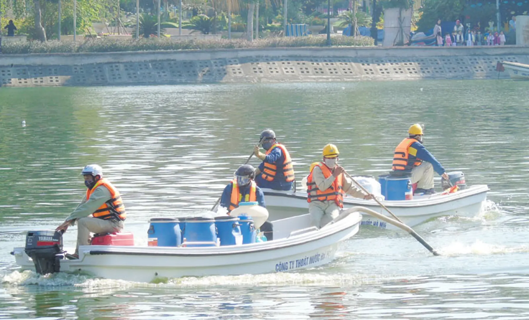 Làm sạch hồ Hà Nội và những trăn trở, lo âu