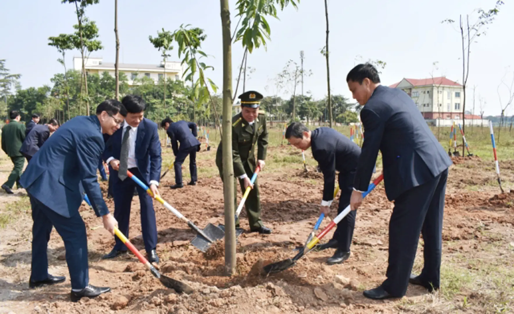 Phòng dịch Covid-19, huyện Mê Linh phát động Tết trồng cây tại từng xã, thị trấn