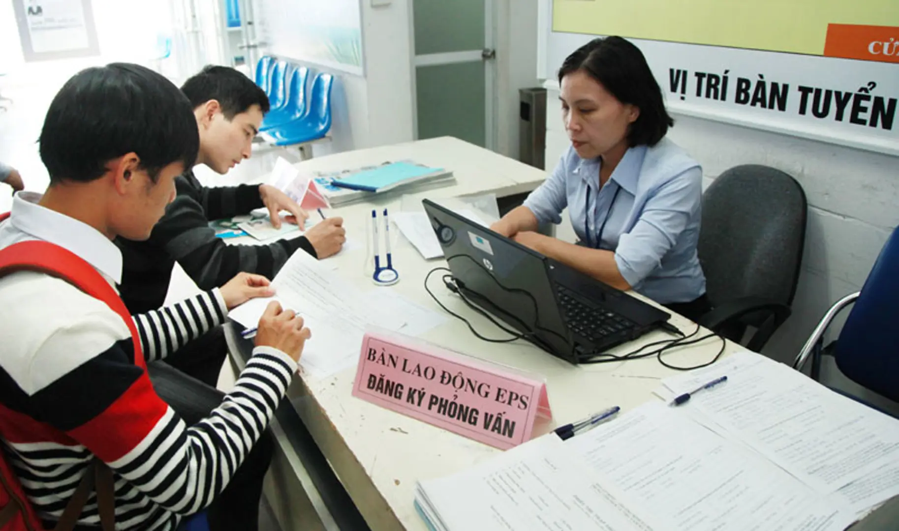 Sôi động thị trường lao động cuối năm