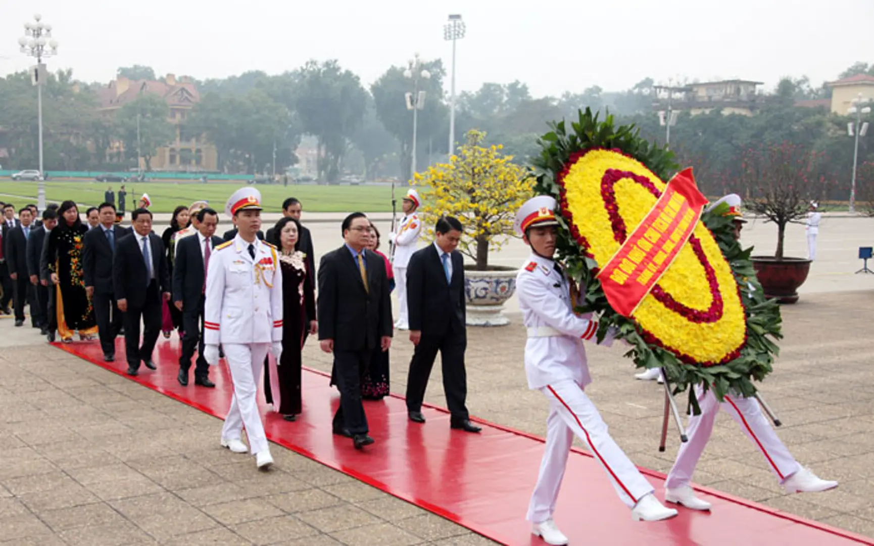 Lãnh đạo Đảng, Nhà nước, TP Hà Nội viếng Chủ tịch Hồ Chí Minh và các anh hùng liệt sĩ