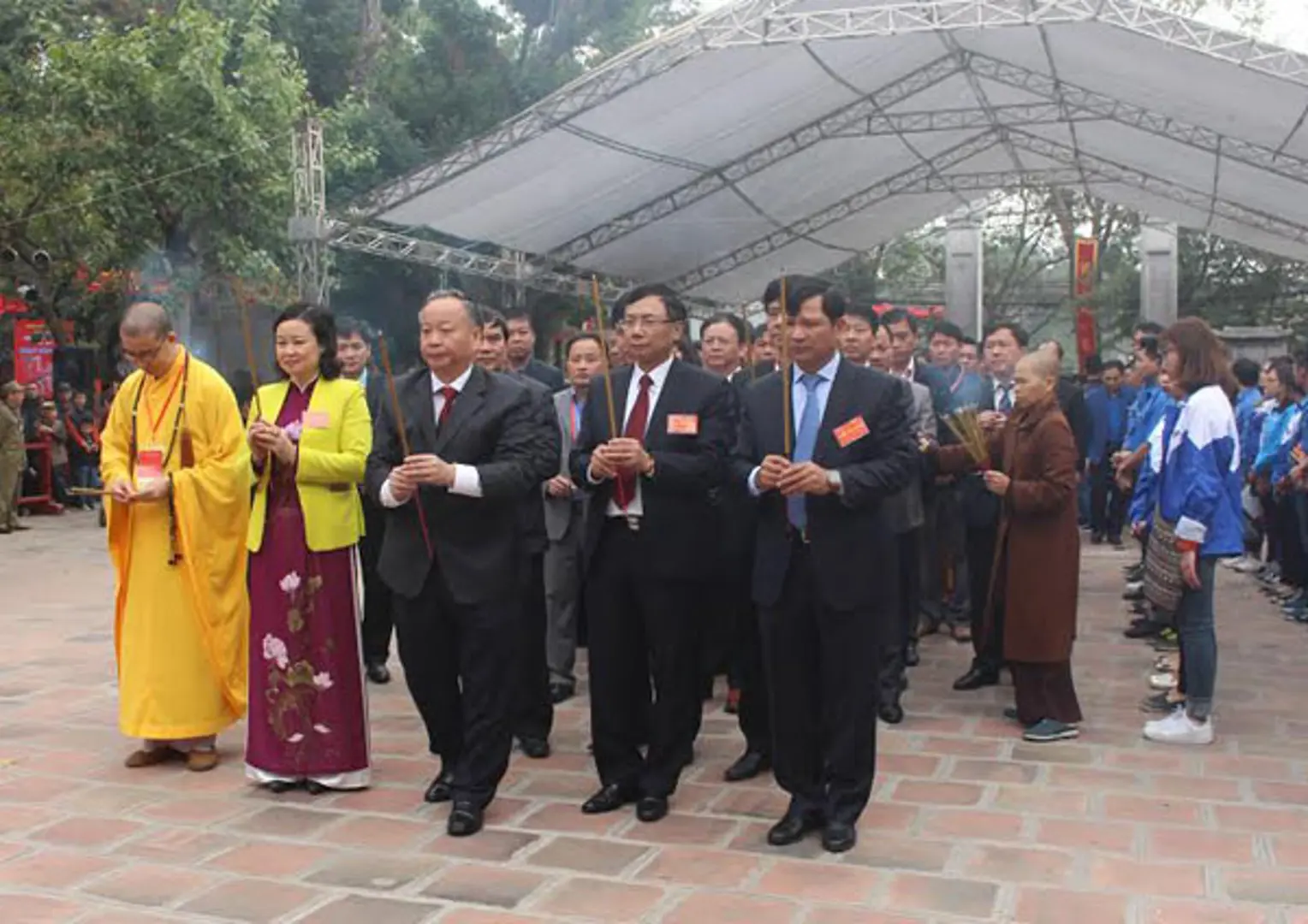 Lãnh đạo Thành phố dâng hương tưởng niệm Hai Bà Trưng