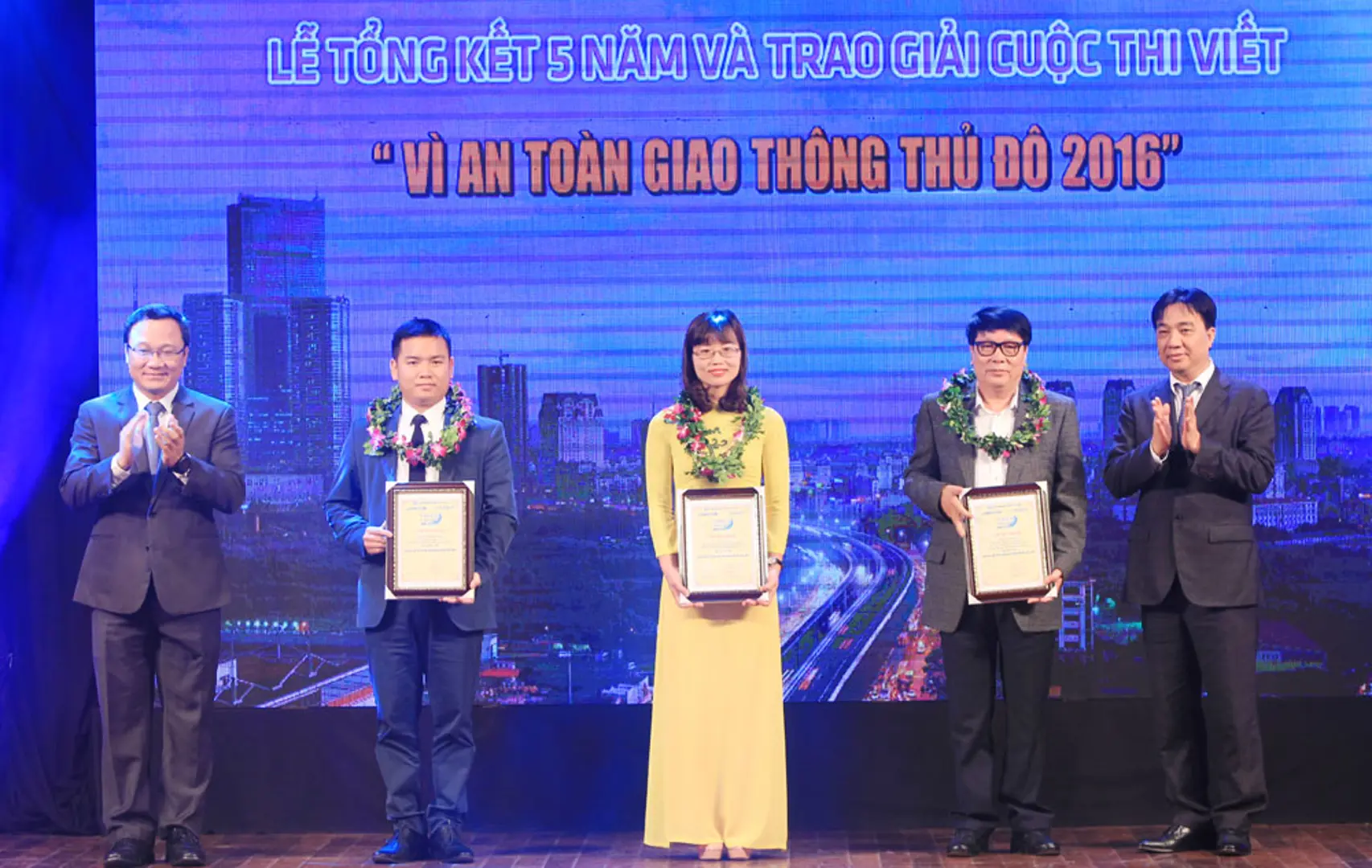 Tổng kết, trao giải Cuộc thi viết “Vì An toàn giao thông Thủ đô” năm 2016: Nhiều ý tưởng hay, sát thực tế