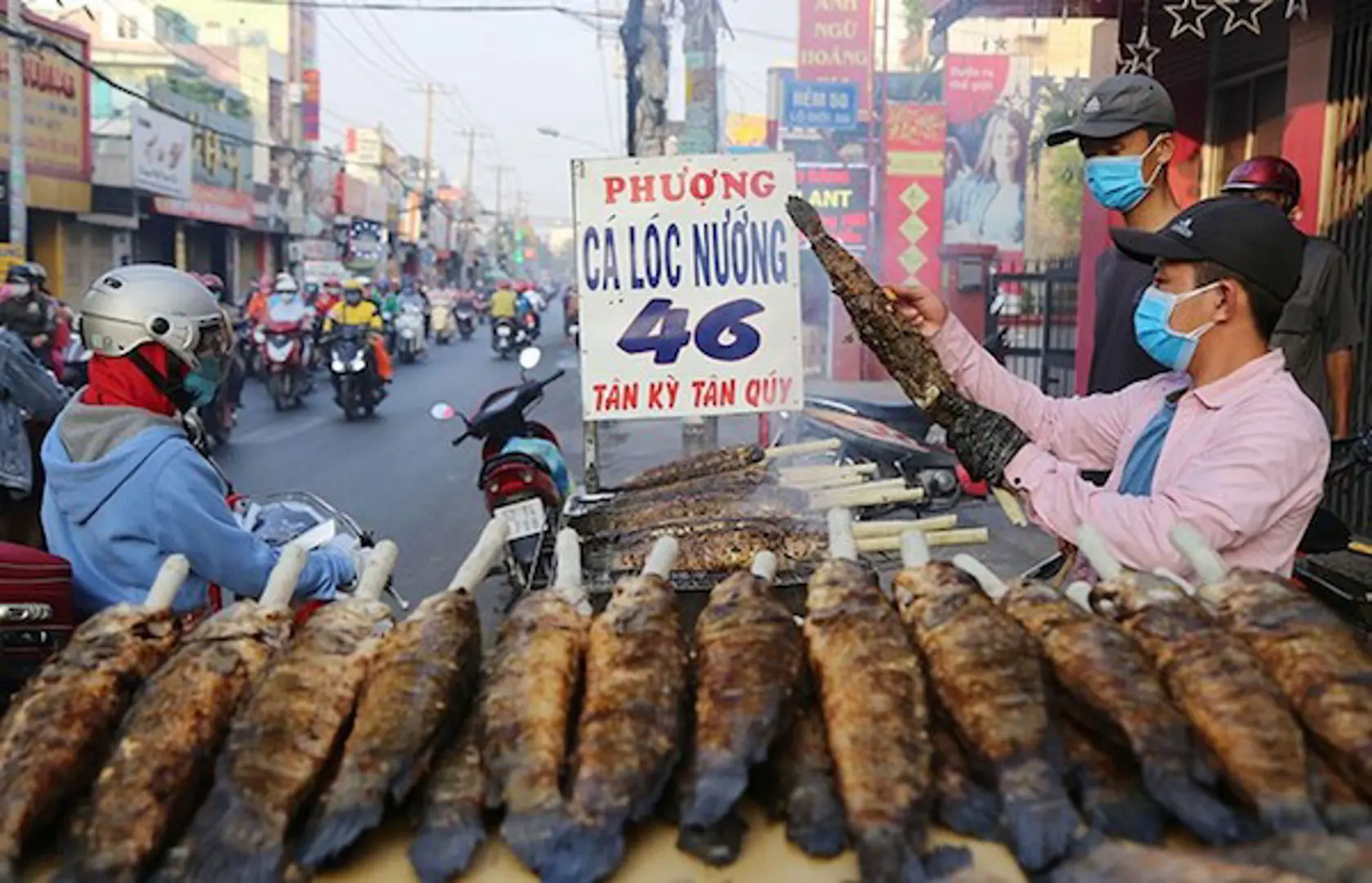 TP Hồ Chí Minh: Cá lóc nướng “cháy hàng” ngày vía Thần Tài