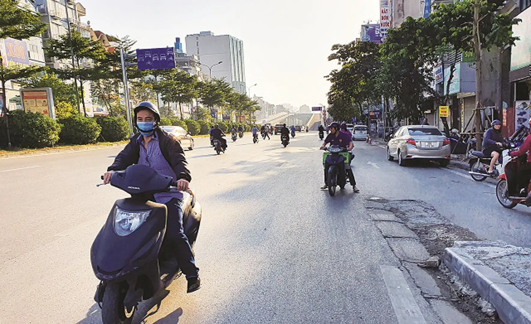 [Điểm nóng giao thông] Đi ngược chiều nguy hiểm tại nút giao Ngã Tư Sở