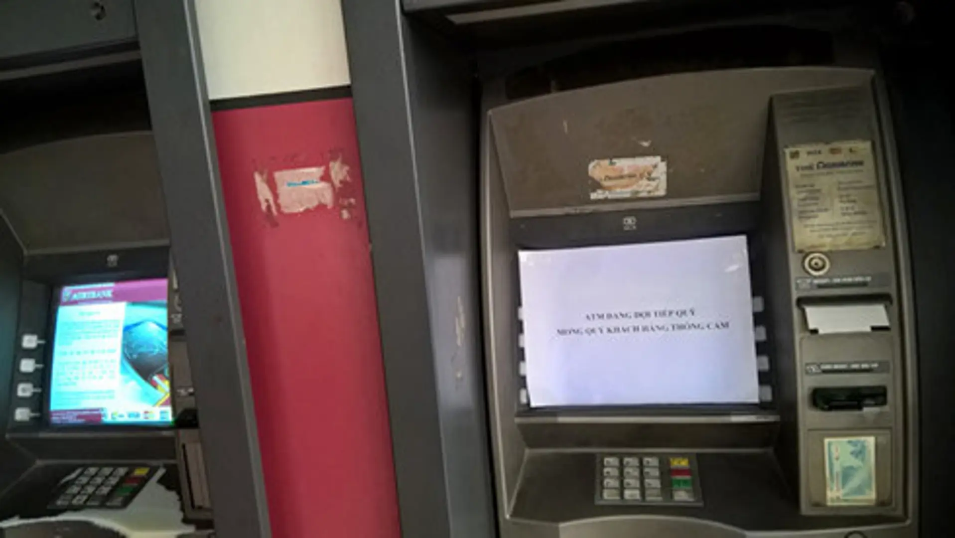 ATM bắt đầu nghẽn mạng, hết tiền trong ngày cao điểm mua sắm