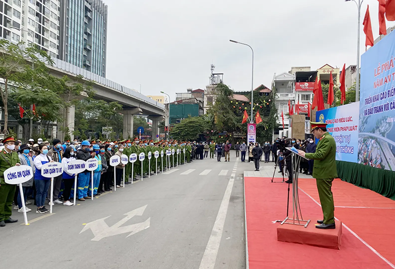 Quận Đống Đa phát động ra quân năm an toàn giao thông 2021