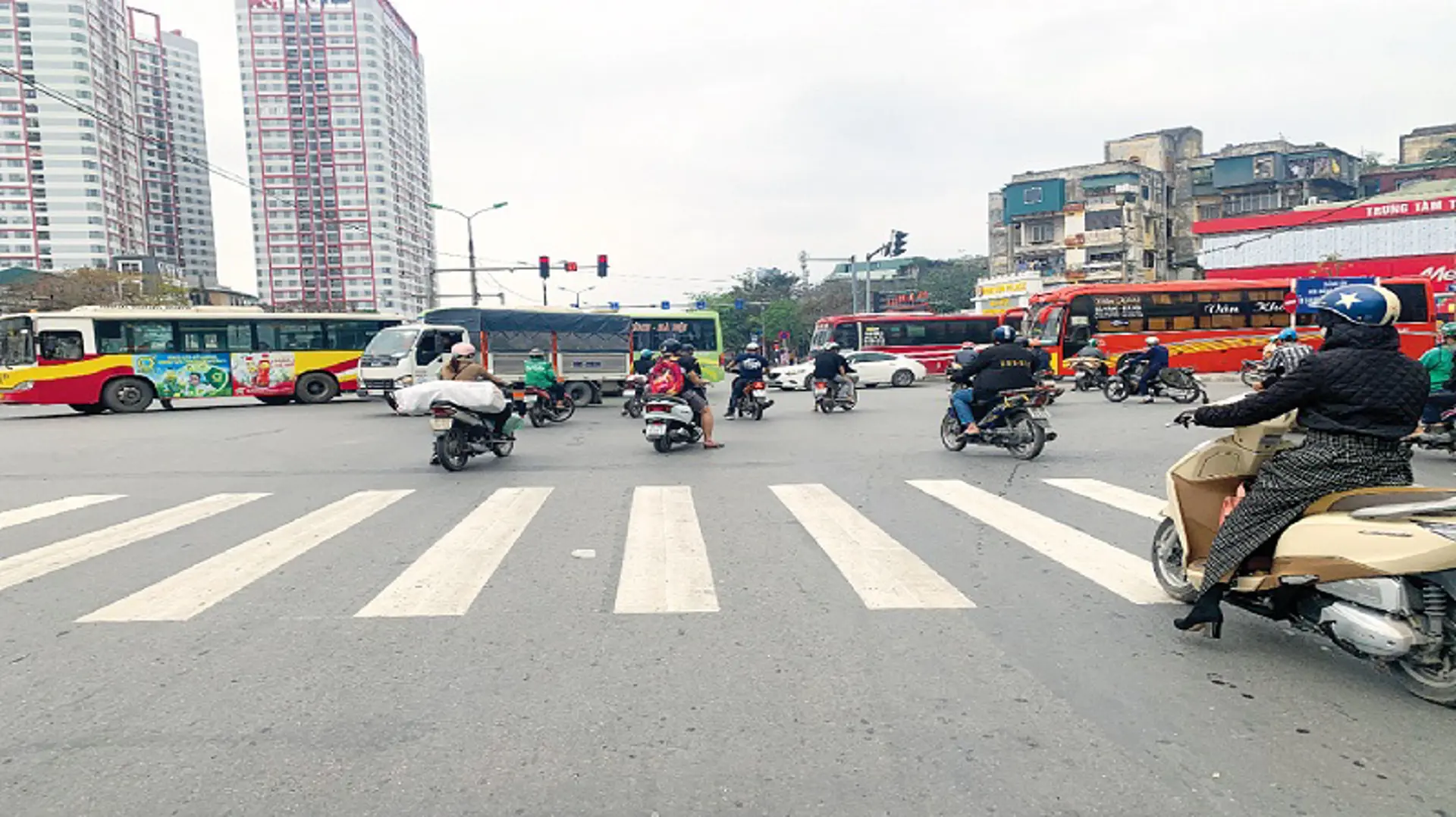 Thói hư - tật xấu trong văn hóa giao thông Hà Nội