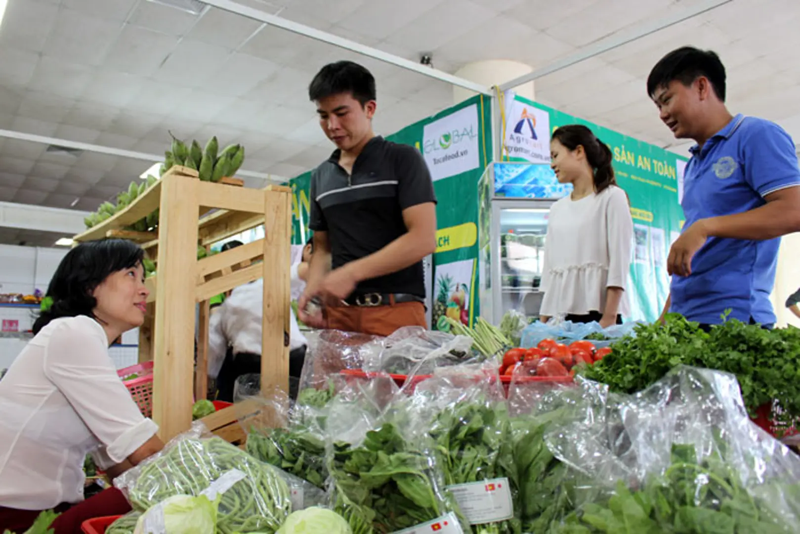 Phiên chợ nông sản an toàn tiếp tục mở cửa