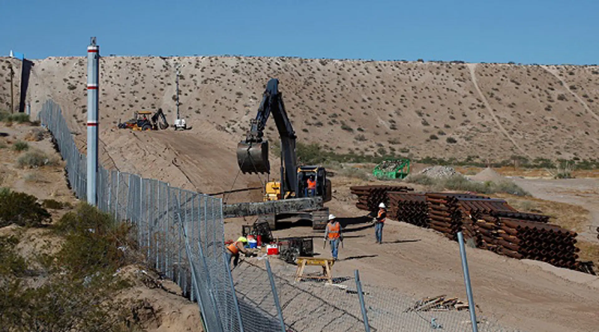 Công ty Mexico sẵn sàng giúp ông Trump xây tường biên giới