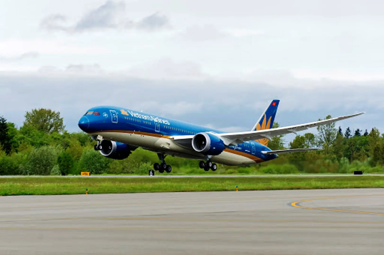 Vietnam Airlines đưa “siêu máy bay” vào khai thác tuyến Hà Nội - TP Hồ Chí Minh