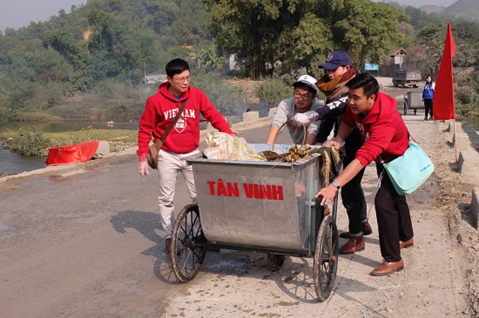 Đoàn thanh niên SSEAYP 43 mang hơi ấm tới bản Mường