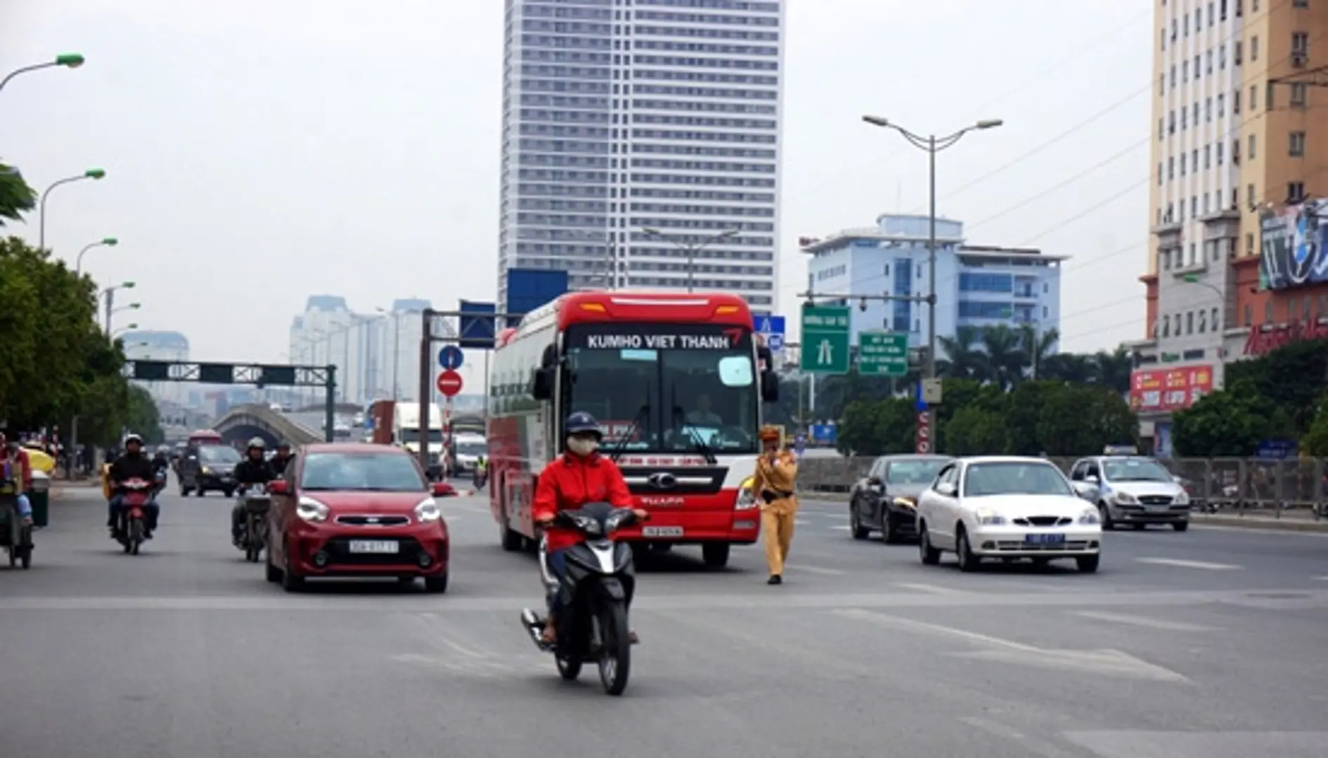 Mật phục xử lý xe khách vi phạm luật giao thông