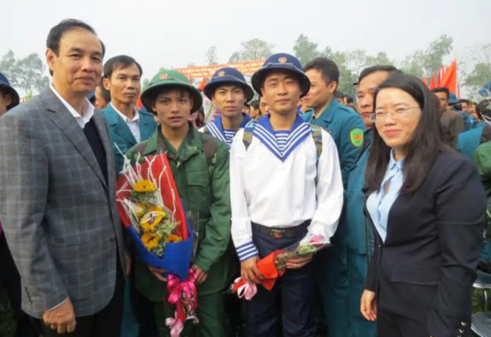 Phó Bí thư Thành ủy Đào Đức Toàn động viên tân binh lên đường nhập ngũ