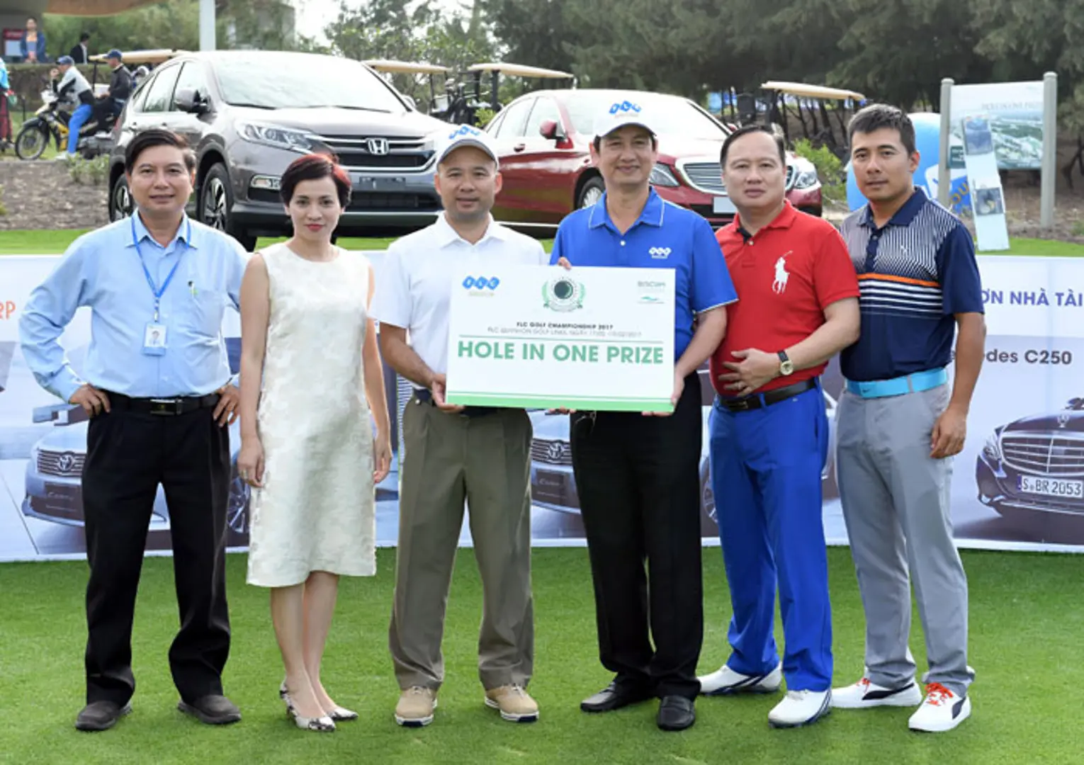 Cú hole-in-one 7 tỷ tại FLC Golf Championship 2017