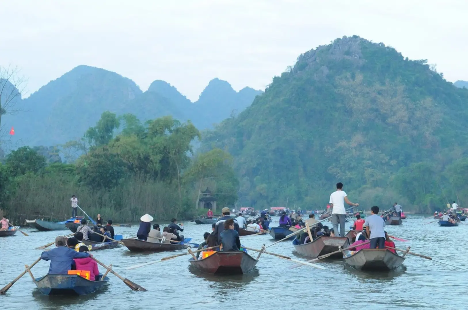 Làm rõ thông tin phát hiện đò không có áo phao ở chùa Hương