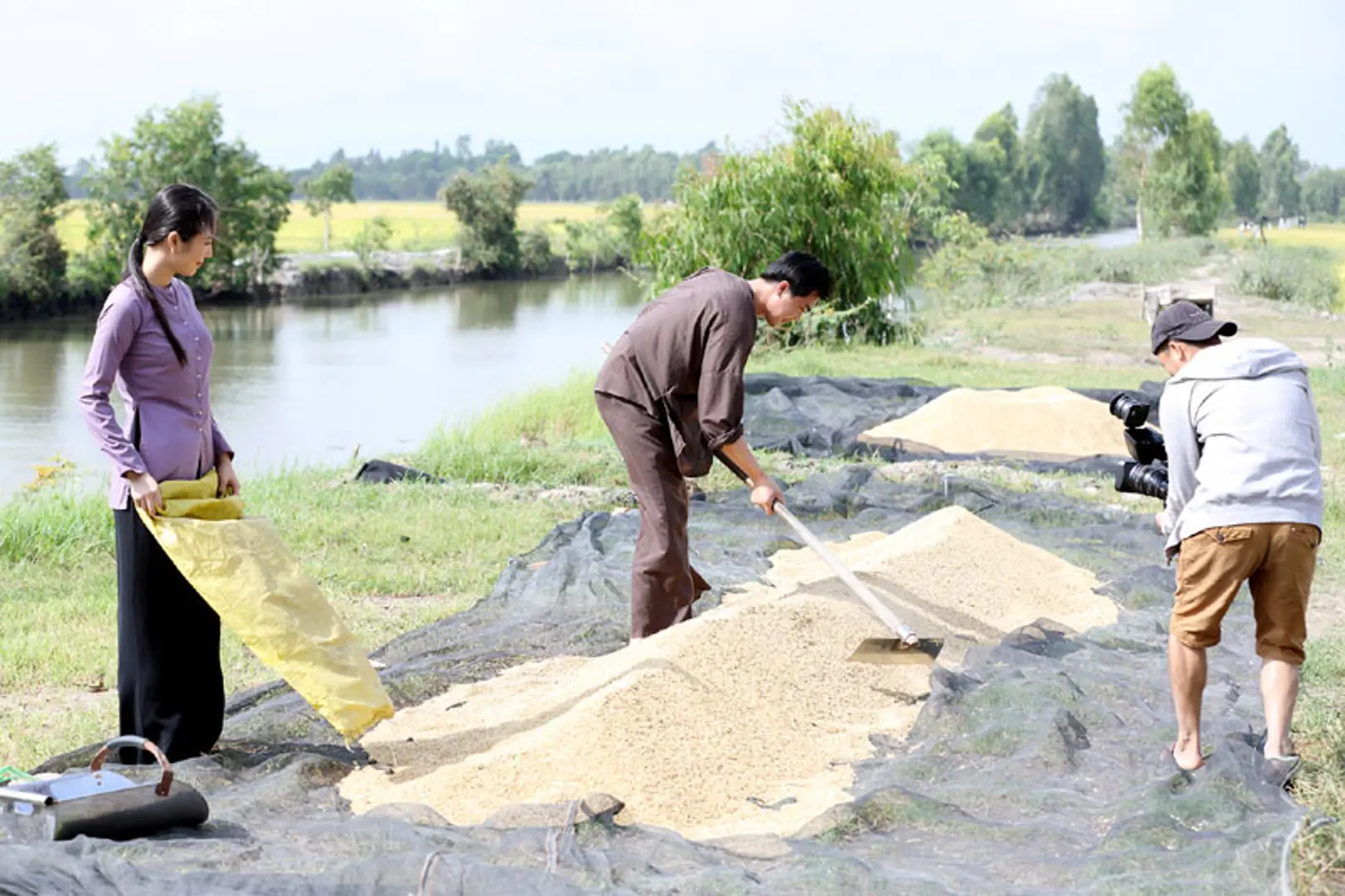 Hoa hậu Kim Ánh bỏ vương miện, về quê làm ruộng