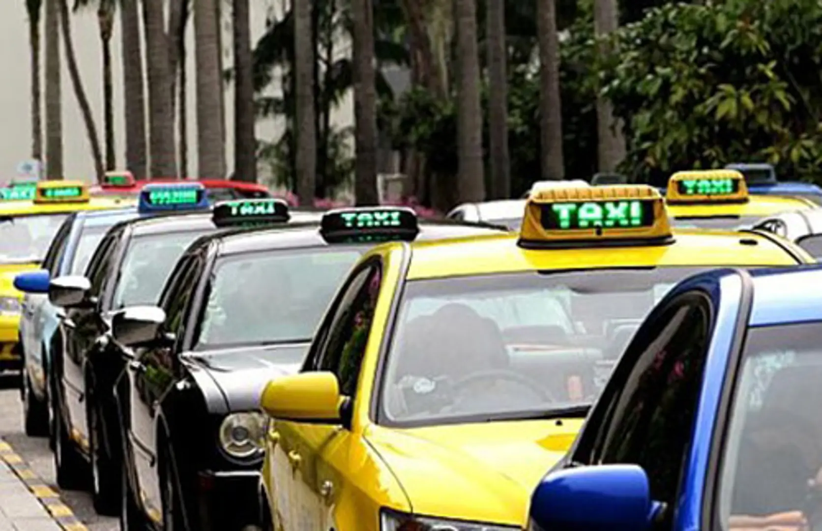 "Cởi trói" kinh doanh taxi: Nên hay không?