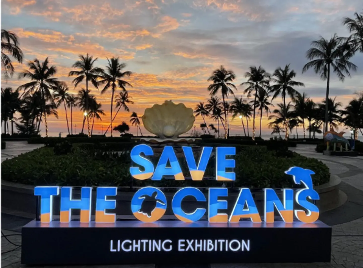 Đảo ngọc Phú Quốc đón giáng sinh với triển lãm ánh sáng “Save the Oceans”