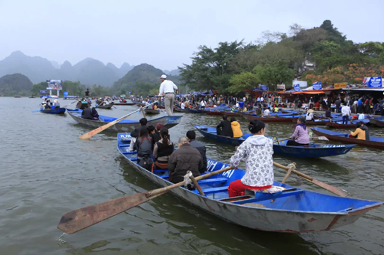 Chính phủ yêu cầu bảo đảm trật tự, an toàn giao thông dịp lễ hội