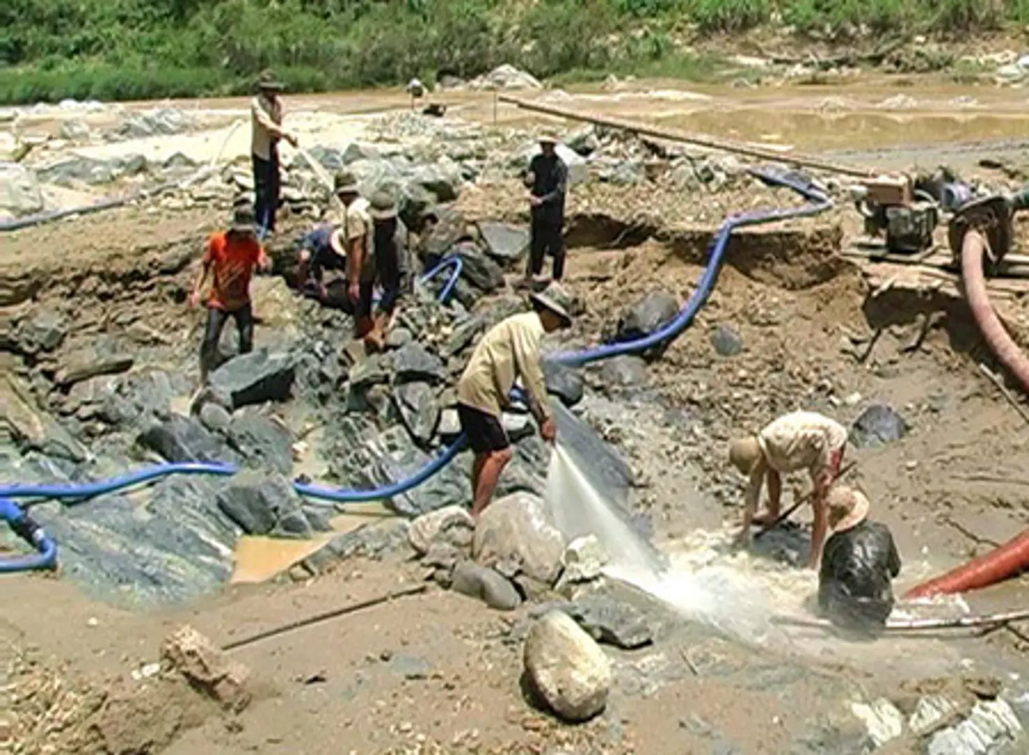 Phạt vi phạm hành chính lĩnh vực tài nguyên nước, khoáng sản tới 2 tỷ đồng