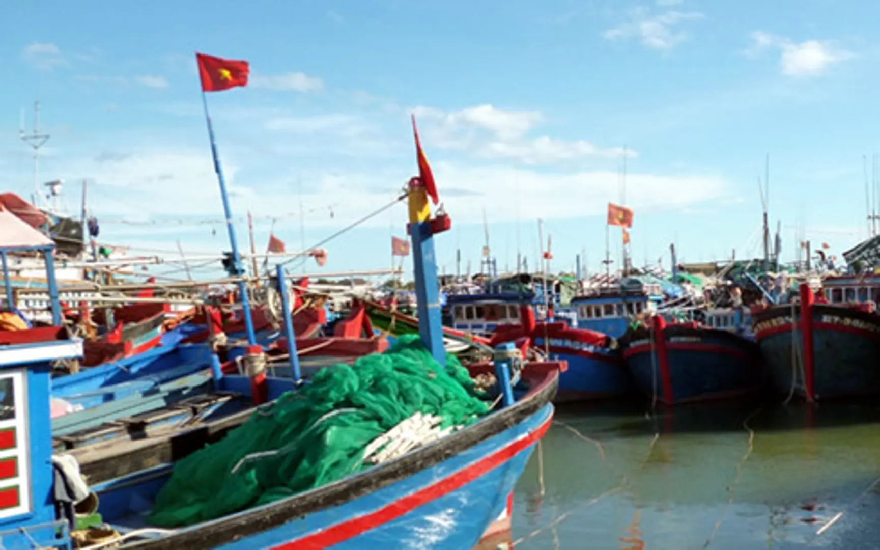 Ngăn chặn tình trạng cản trở tàu cá vãng lai vào cảng Cà Ná