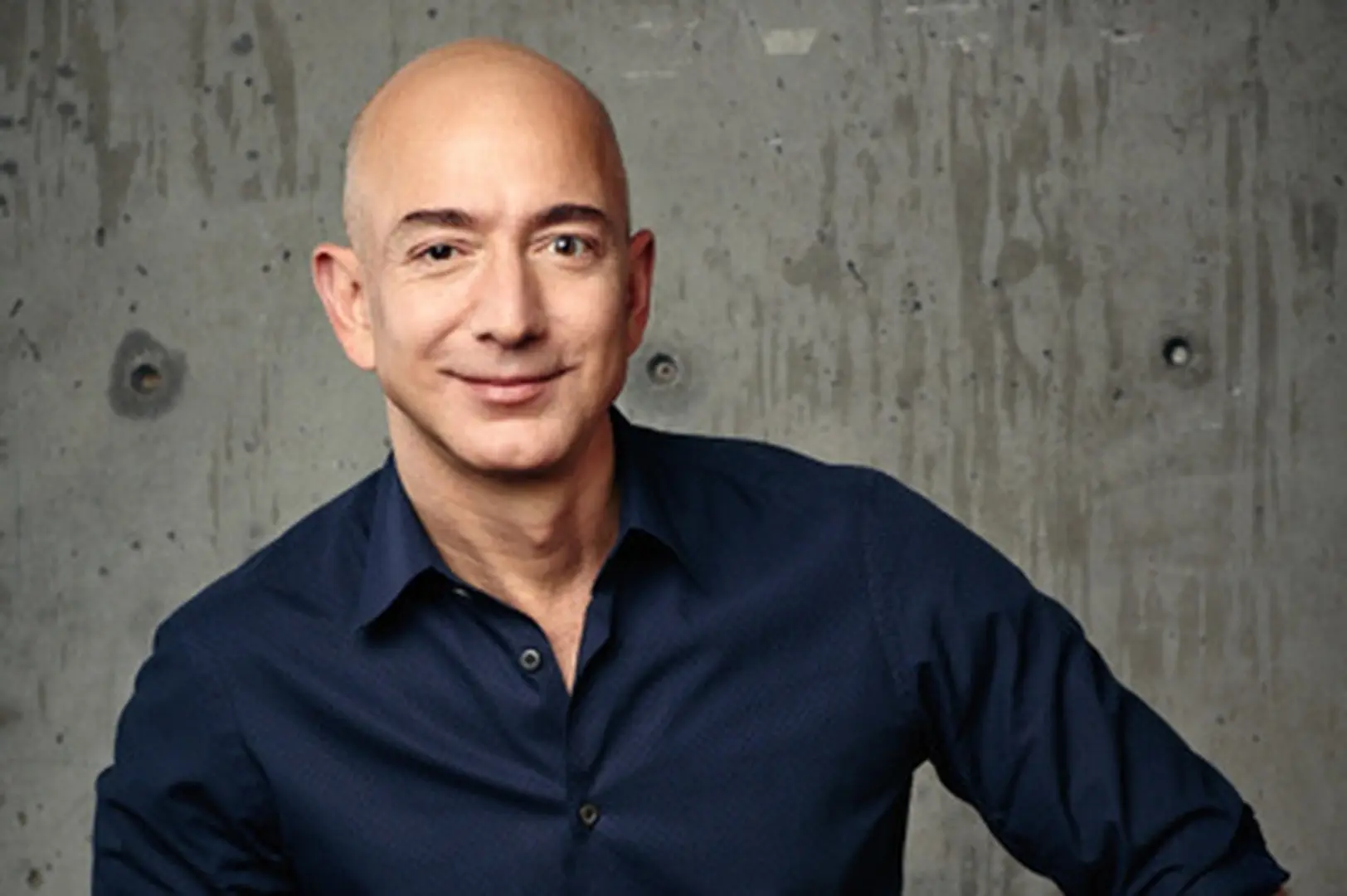 Tỷ phú Bezos bất ngờ từ chức CEO Amazon