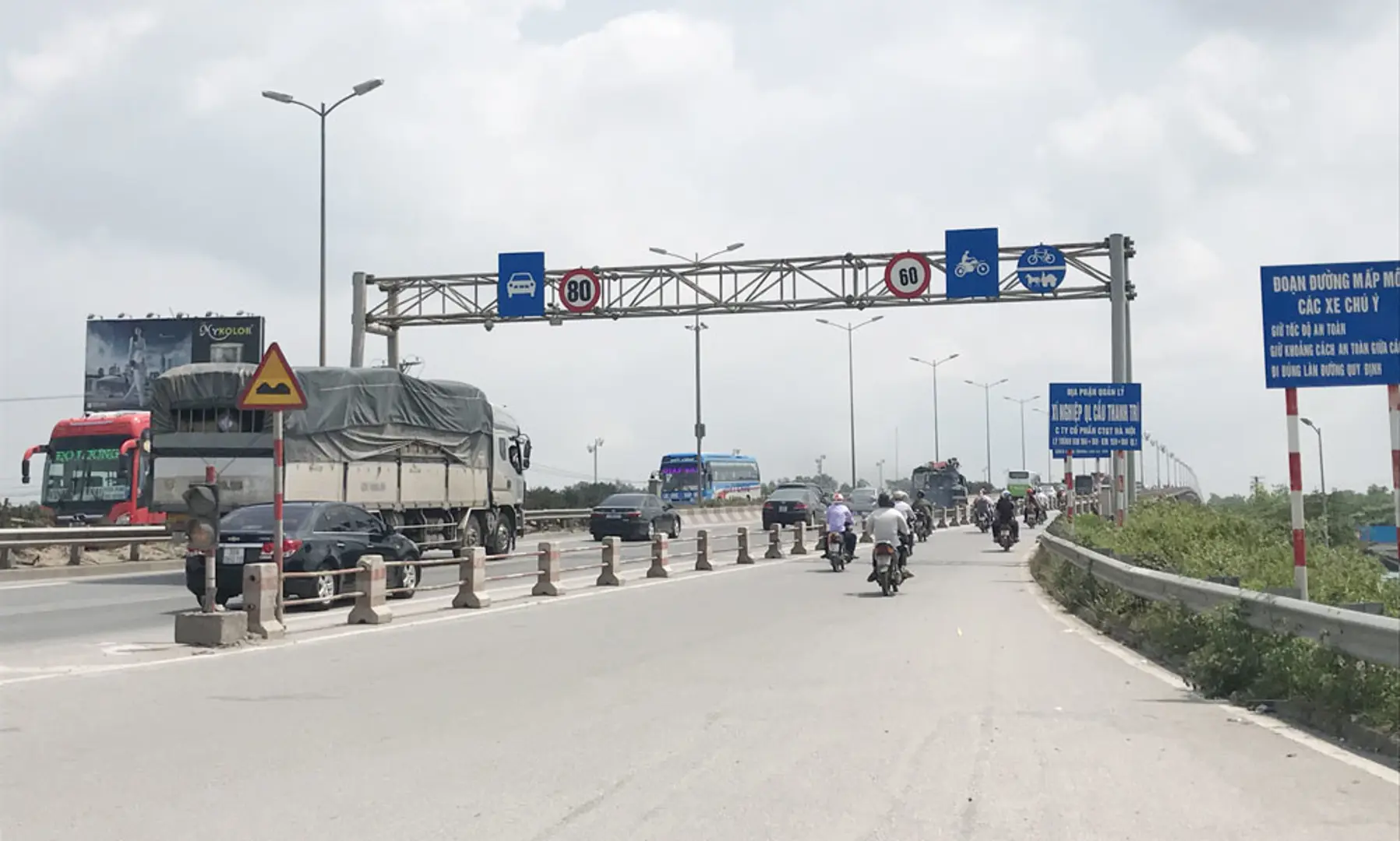 Hạ tốc độ tối đa với ô tô lưu thông trên cầu Thanh Trì xuống 60km/h từ 16/3