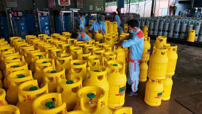 Tiêu dùng trong tuần: Giá vàng, gas, tôm, hành tím đồng loạt tăng mạnh