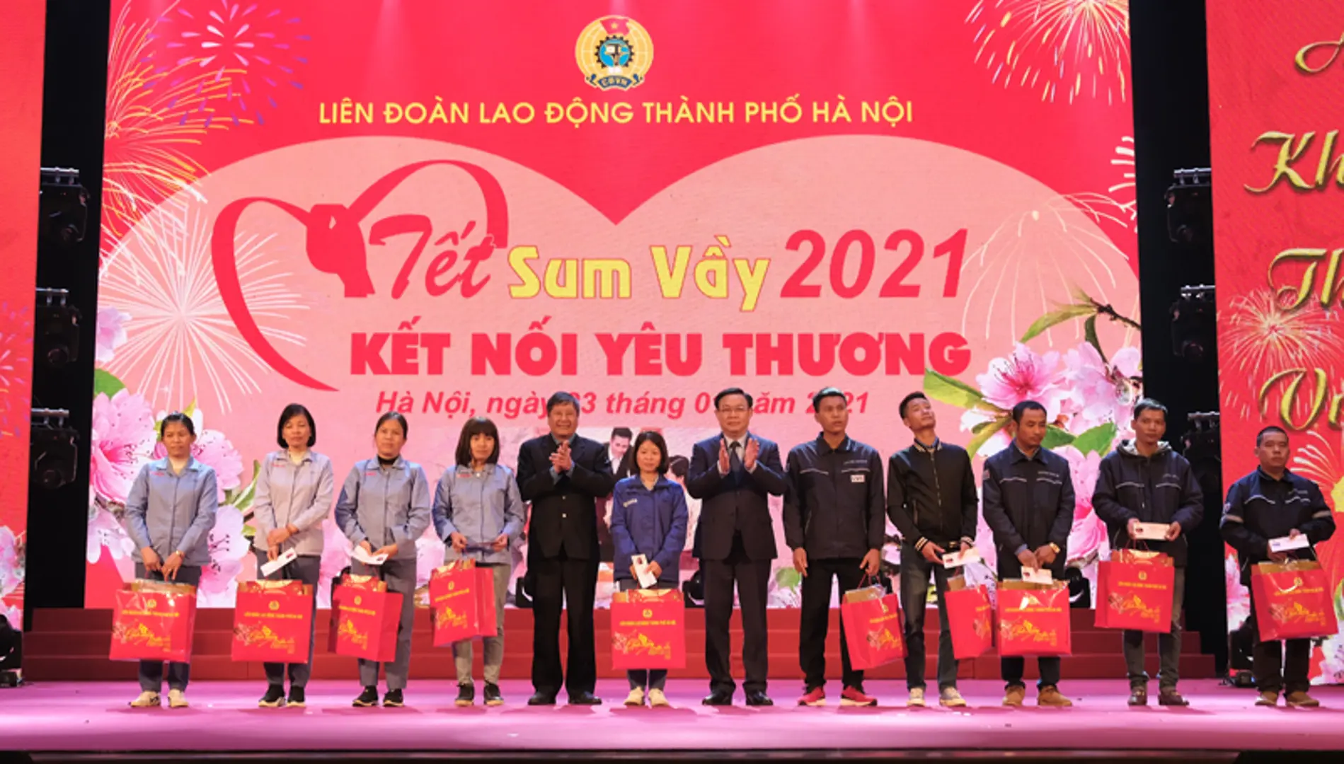 Những hình ảnh ấn tượng tại chương trình "Tết sum vầy 2021"