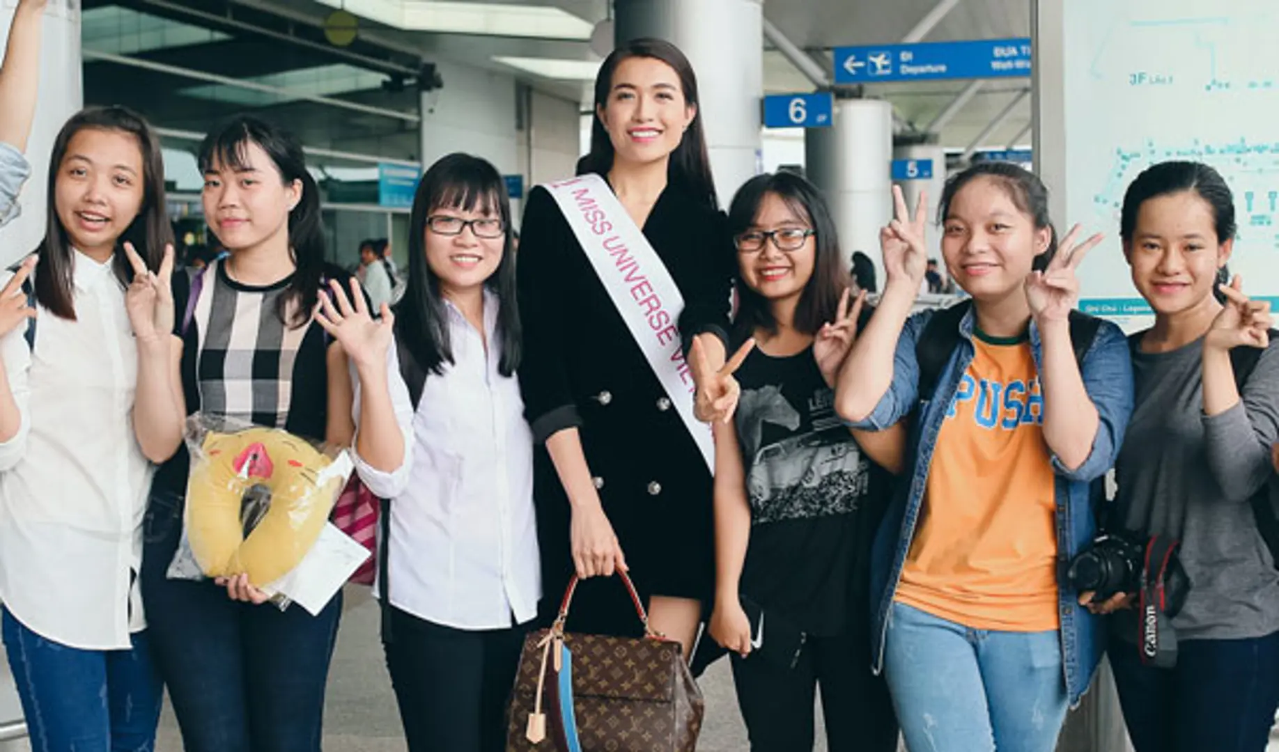 Chưa thi Miss Universe, Lệ Hằng đã được CNN mời, báo chí săn đón